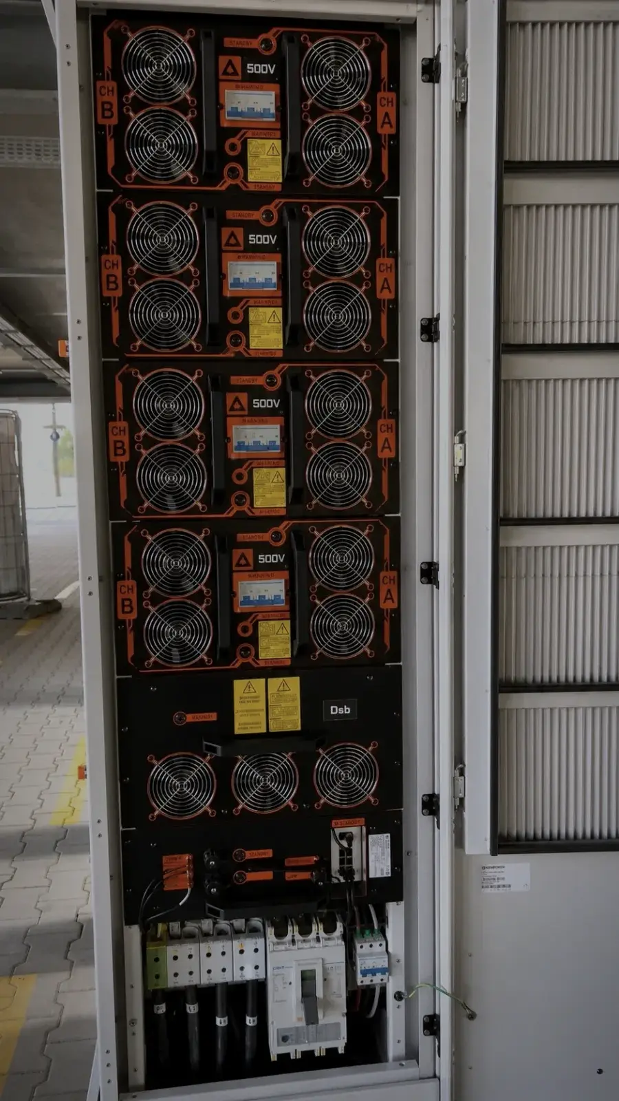 Kempower-Leistungsmodule im Schaltschrank
